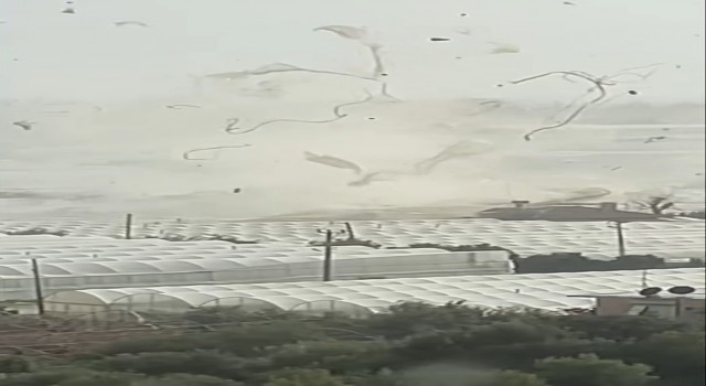 Demrede hortumun seraları yerle bir ettiği anlar kamerada