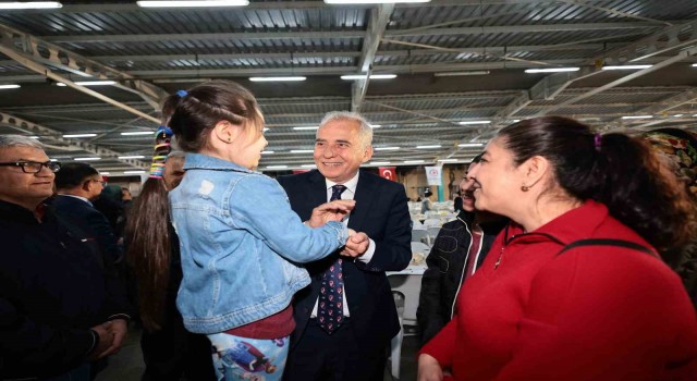 Denizli Büyükşehirin geleneksel iftar sofrası Muratdedede kuruldu
