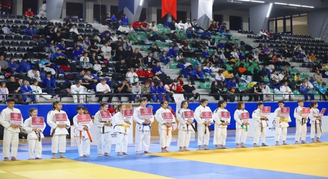 Denizlide 435 judocu şampiyonluk için mücadele etti