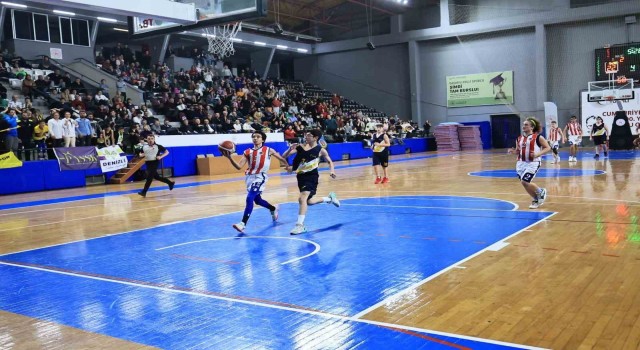 Denizlide küçükler basketbol grup maçları heyecanı