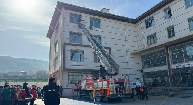 Deprem Haftası Etkinlikleri Kapsamında Tahliye Tatbikatı Gerçekleştirildi