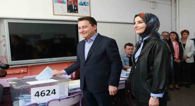DEVA Partisi lideri Babacan, oyunu Ankarada kullandı