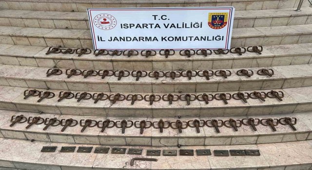 Devlet Demir Yollarına ait malzemeleri çalan 2 şüpheli tutuklandı