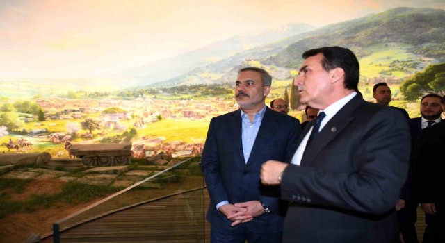 Dışişleri Bakanı Hakan Fidan Panorama 1326'yı gezdi