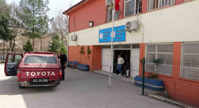 Diyarbakırda okul temizliği yapan 14 öğrenci zehirlendi