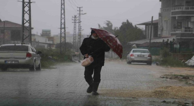 Doğu Akdenizde kuvvetli fırtına etkisini hissettiriyor