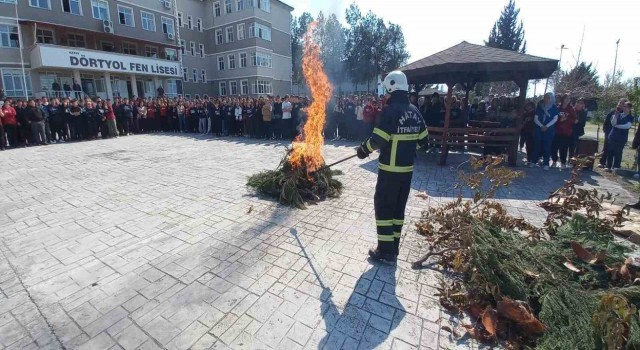 Dörtyolda öğrencilere ve personellere yangın eğitimi verildi