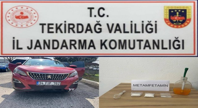 ‘Dur ihtarından kaçan araçtan kaçak göçmen ve uyuşturucu çıktı