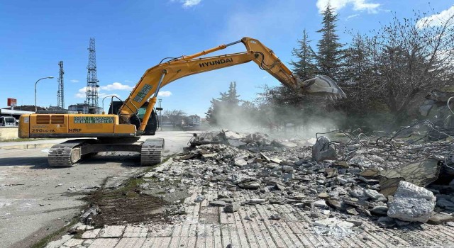 Elazığda eski şehirlerarası otobüs terminali yıkım çalışmaları başladı