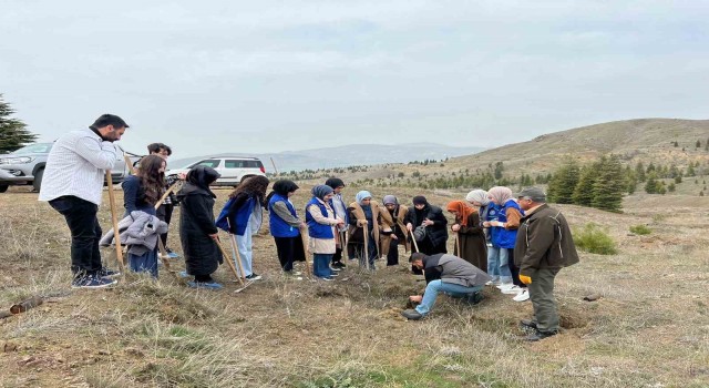 Elazığda öğrenciler fidan dikim etkinliğinde buluştu