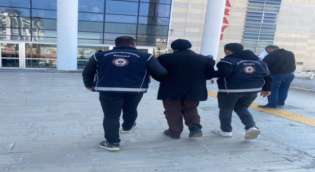 Elazığ'da yakalanan göçmen kaçakçısı tutuklandı