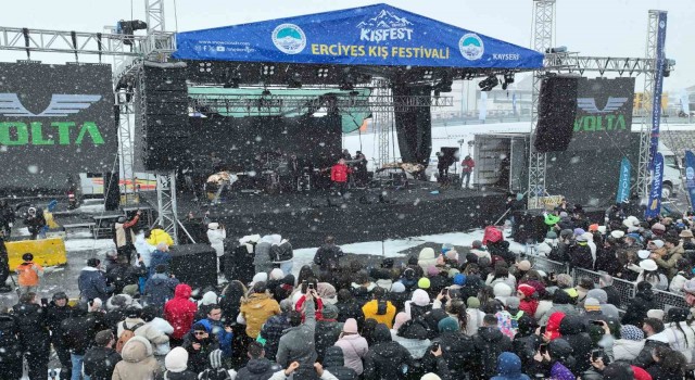 Erciyeste kar altında Ferhat Göçer Konseri