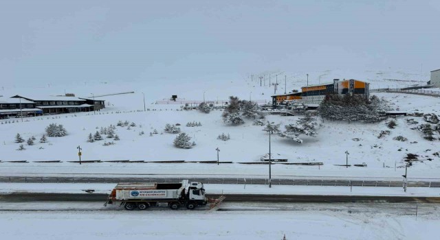 Erciyeste kar etkili oldu: Kar kalınlığı 110 santime ulaştı