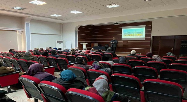 Erzincanlı umrecilere eğitim semineri