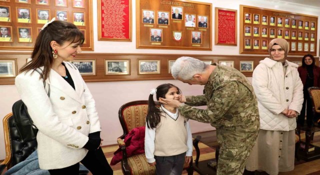 Erzurumda öğrenciler ilk mektuplarını asker abilerine yazdı