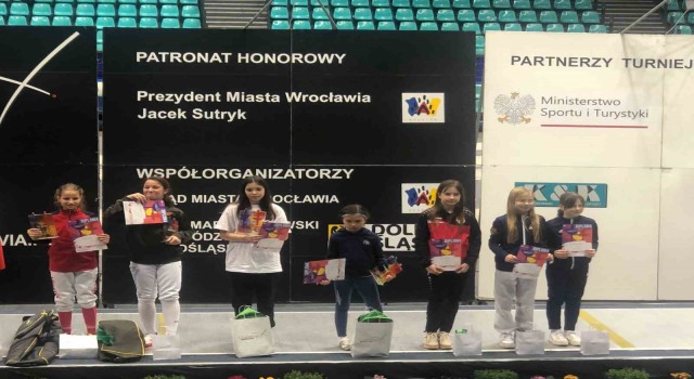 Eskrimci Derin Taşpınar Polonyada şampiyon oldu