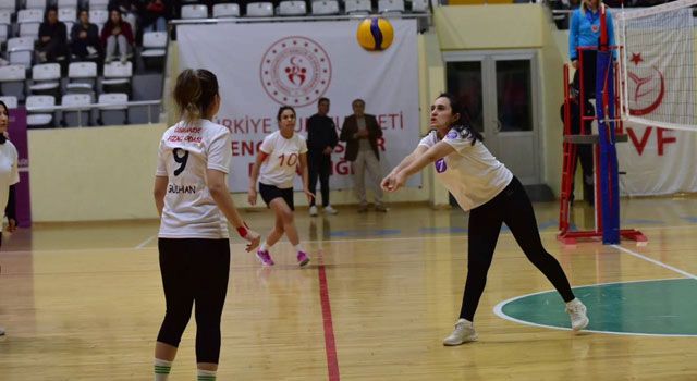 Evinin Sultanları Bayan Voleybol Turnuvası Başladı