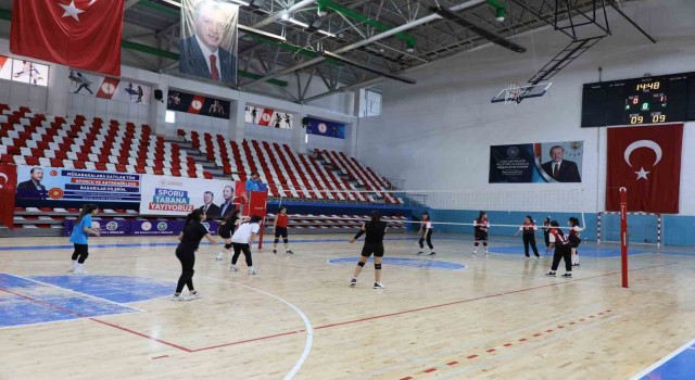 Evinin sultanları voleybol turnuvası heyecanı