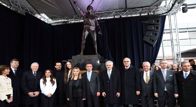 Fenerbahçe Efsanesi Eda Erdem Dündar'ın Heykeli Açıldı!