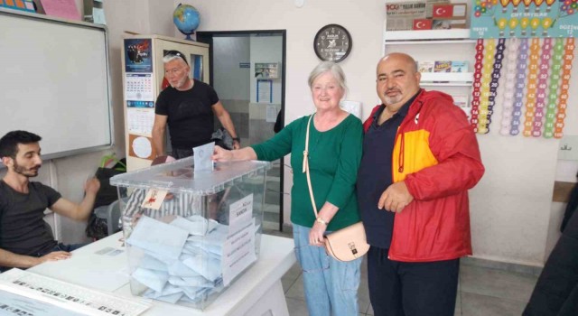 Fethiyede yaşayan yerleşik yabancılar da oylarını Kullandı