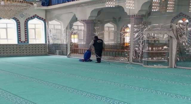 Gedizde camiler ramazan ayına hazırlanıyor