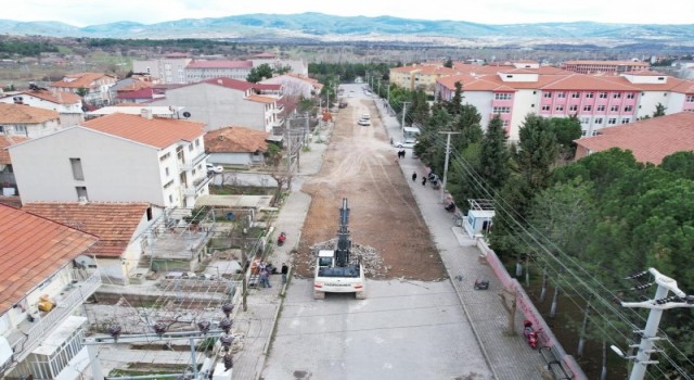 Gedizde parke taşları yenileniyor