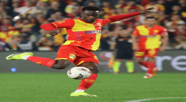 Göztepede Dennis, ilk 11e yerleşti