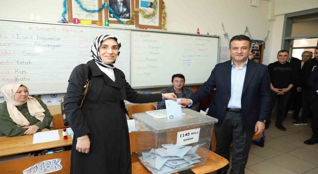 Halit Doğan, ailesi ile birlikte oyunu kullandı