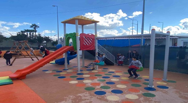 Hatay Büyükşehir Belediyesinden 20 konteyner kente çocuk oyun alanı
