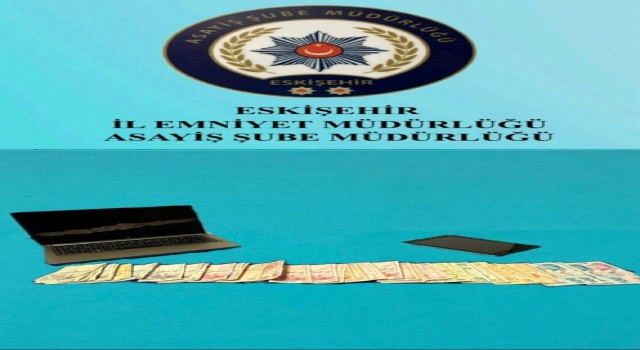 Hırsızlık yaparken polis tarafından suçüstü yakalandı