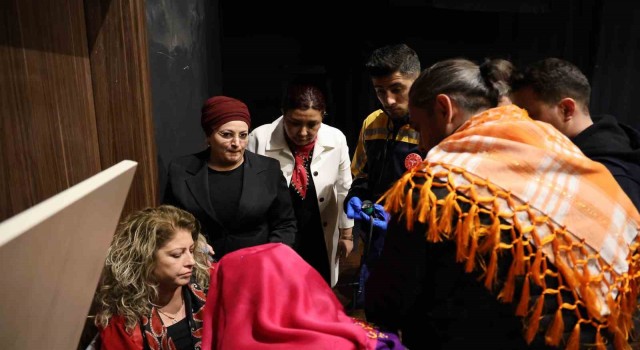 İl başkanı konuşması sırasında fenalaştı, kadın mevkidaşı müdahale etti