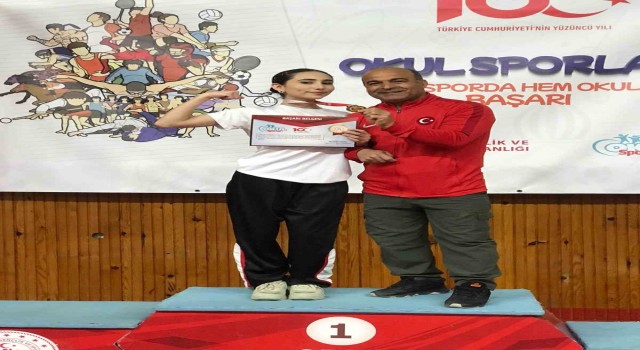 İlknur Su, Genç kadınlar Türkiye Bilek Güreşi Şampiyonasında kazanan isim oldu