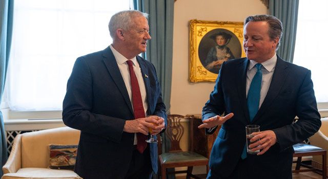 İngiltere Dışişleri Bakanı Cameron'dan İsrail'e Sert Eleştiri: "İşgalci Güç"