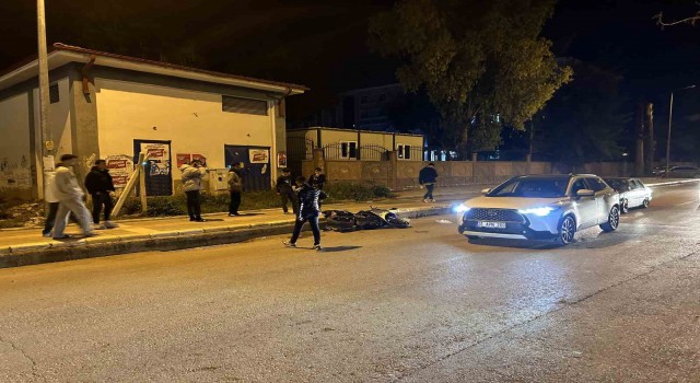 İskenderunda hafif ticari araç ile motosiklet çarpıştı: 2 yaralı