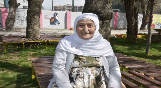 İspanyol gribinden sonra Covid-19u da yenen 106 yaşındaki Emine nine oyunu kullandı