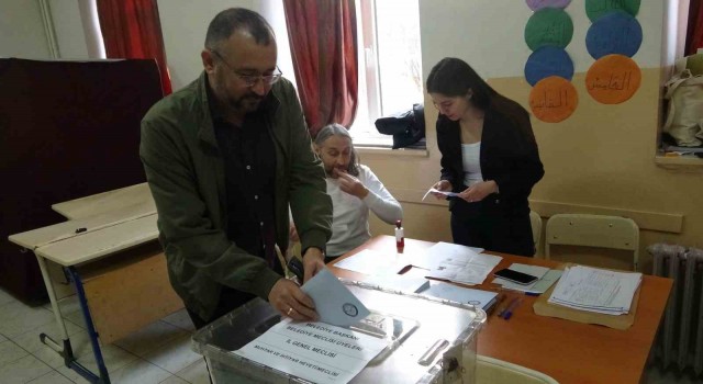 Ispartada seçmenler oy kullanmaya başladı