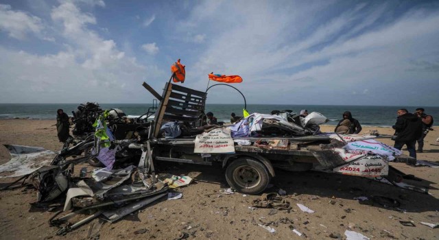 İsrail insani yardım taşıyan kamyonu vurdu: 9 ölü