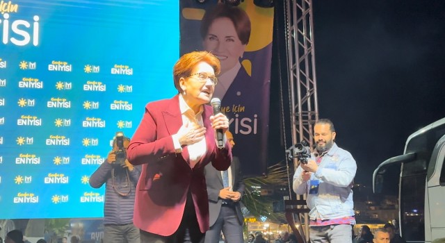 İYİ Parti Genel Başkanı Akşener Kuşadasında vatandaşlara hitap etti