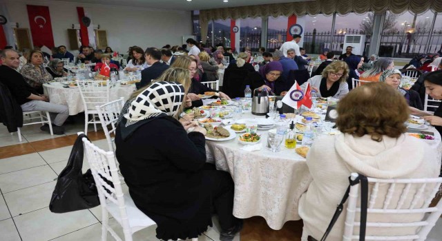 İzmirde şehit aileleri ve gaziler iftarda buluştu