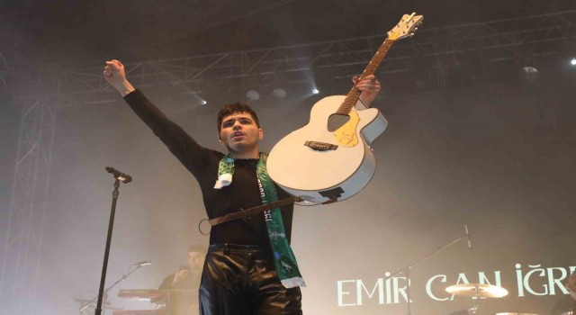 Kadın Festivalinde Emir Can İğrek rüzgarı