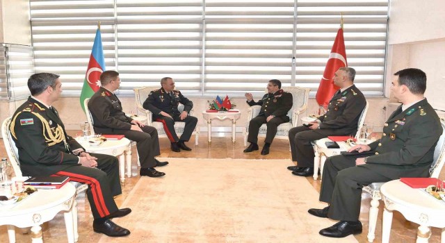 Kara Kuvvetleri Komutanı Bayraktaroğlu, Azerbaycanlı mevkidaşı ile bir araya geldi