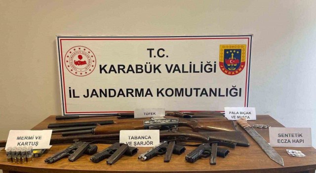 Karabükte adli aramada çok sayıda silah ele geçirildi