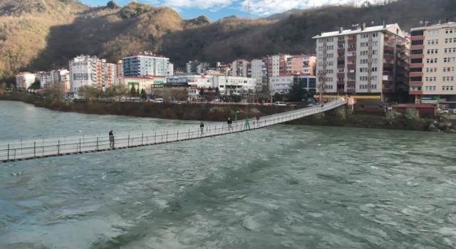 Karadenizin en uzun 2 asma köprüsü Çoruh nehri üzerinde bulunuyor