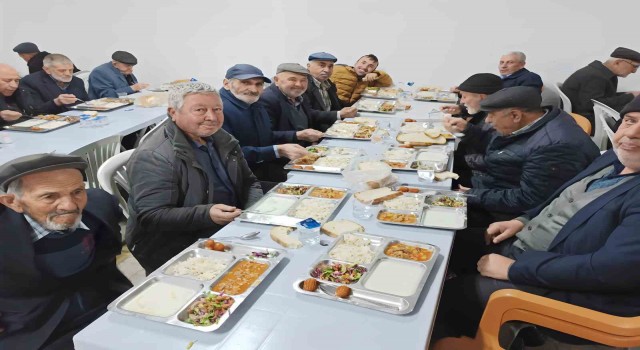 Karaörende 2005 yılında başlatan toplu iftar geleneği sürüyor