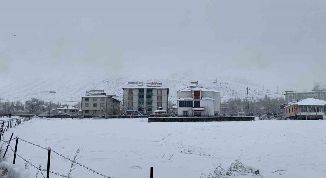Karlıovada kar yağışı etkisini sürdürüyor