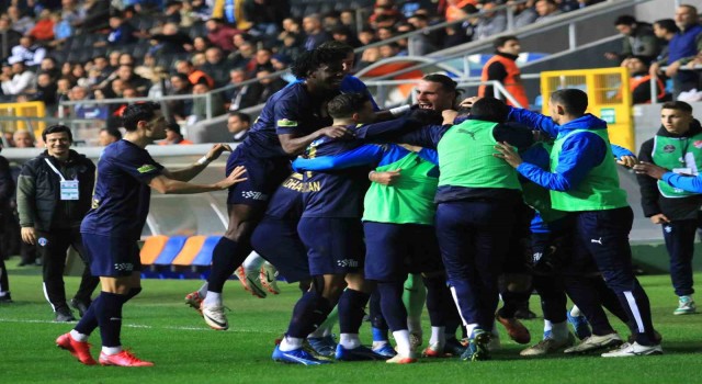 Kasımpaşa, hem atıyor hem de yiyor