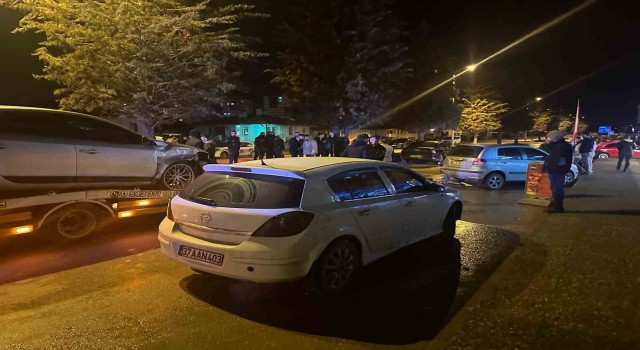 Kastamonuda çarpışan otomobiller park halindeki araçlara çarptı: 1 yaralı