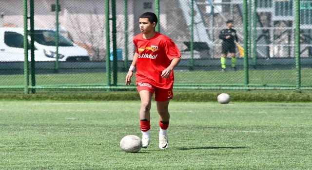 Kayserisporun genç oyuncusu Aras Çelike milli davet