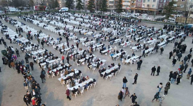 Kazım Kurttan Büyükdereye 5 bin kişilik dev iftar sofrası