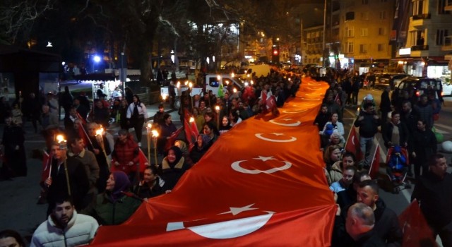 Kırklarelinde dev Türk bayrağı ile şehitlere saygı yürüyüşü